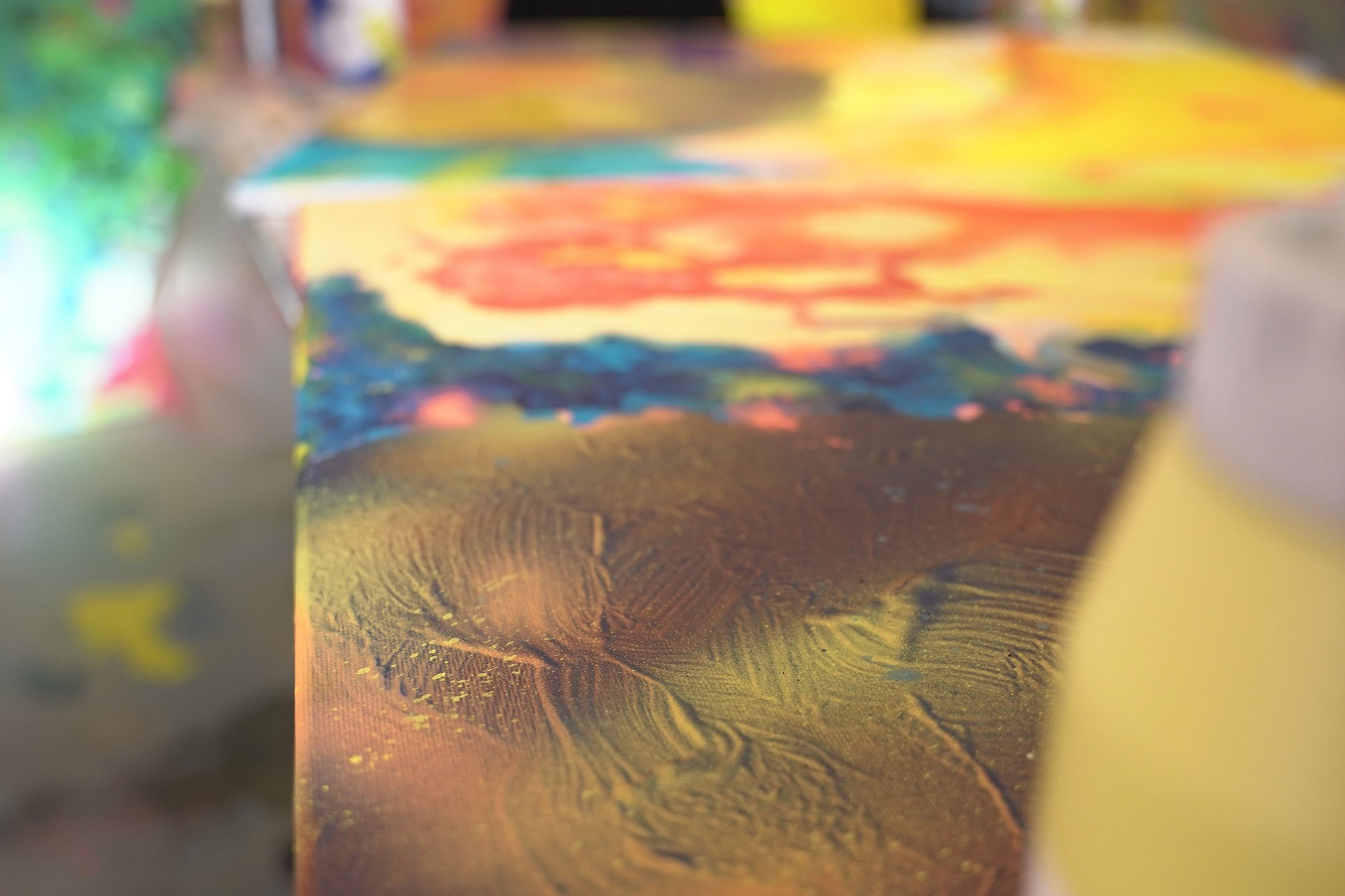 Acrylkunstwerk mit verschiedenen Farbschichten und Effekten von Markus Prummer