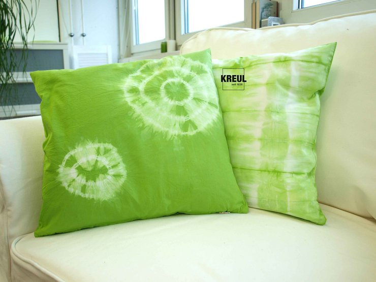 KREUL Wohnen Textil färben Batik grün Kissen Wohnzimmer