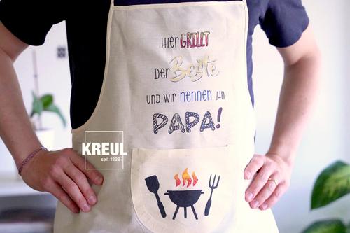 Selbst gestaltete Grillschürze mit gelettertem Schriftzug