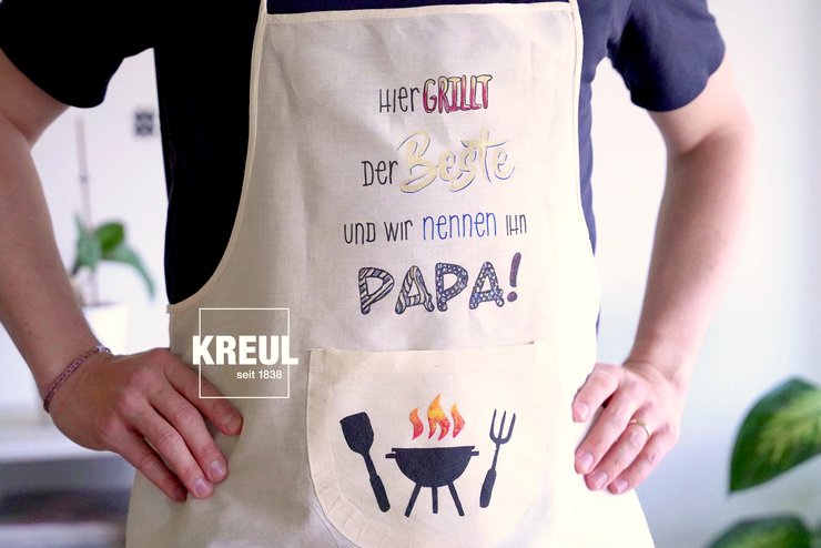 KREUL DIY Geschenk Idee Basteln Vatertag Grillschürze Kinder KREUL Textil Marker Idee Selbst gestaltete Grillschürze mit gelettertem Schriftzug