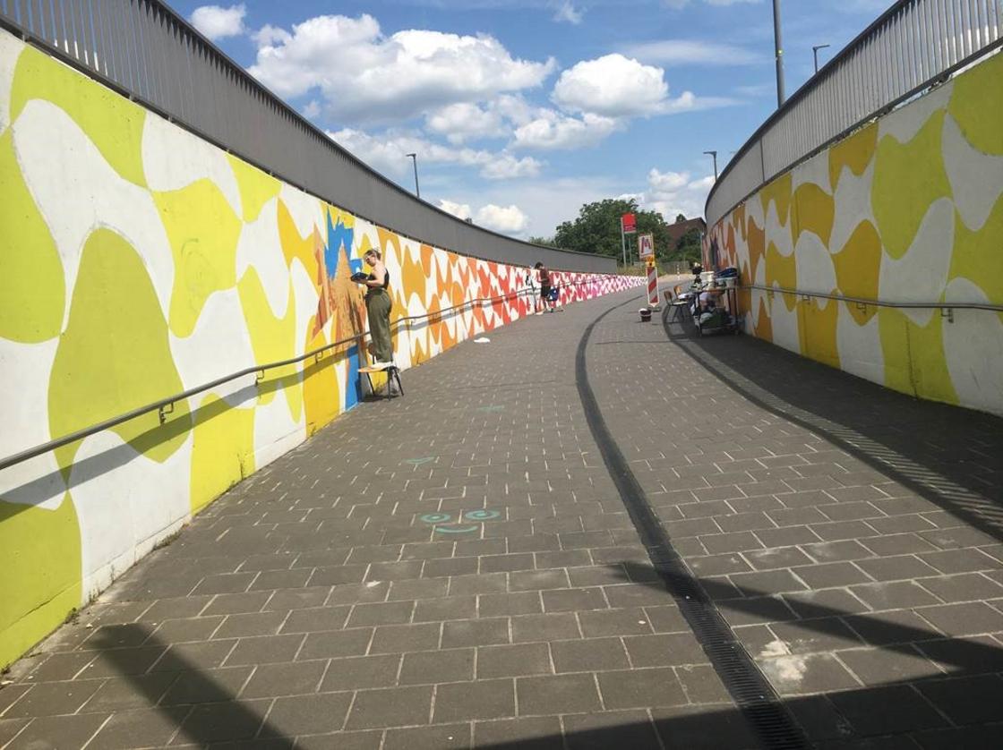 SOLO GOYA Triton Kunstwerk in Eggolsheim Bahnhof Künstler FOS Fränkische Schweiz Wandmalerei der FOS Fränkische Schweiz in Eggolsheim