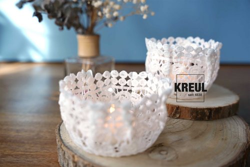 Windlicht aus Spitzen-Decke gebastelt