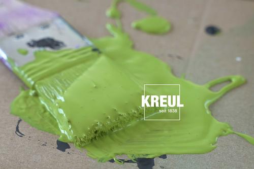 Farbe Hellgrün mit Pinsel