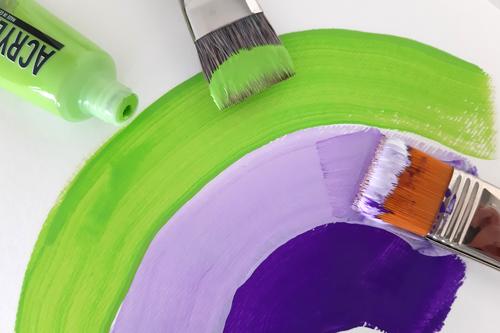 Farbkombination Violett und Gelbgrün