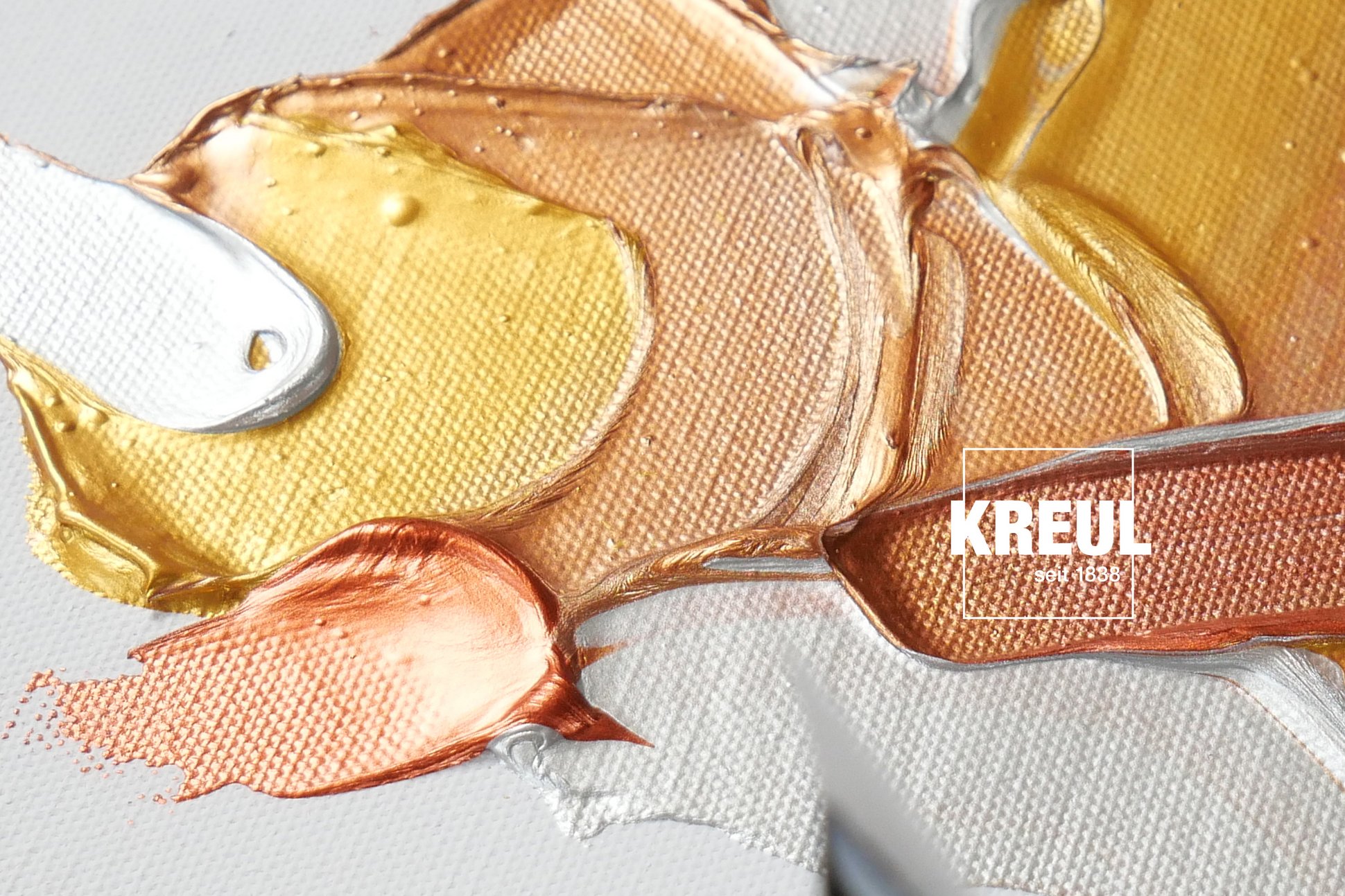 Farbe des Monats Gold Historie Farbgeschichte Wissen Fakten Farbton Aufstriche in der Farbe Gold und Kupfer von KREUL Acrylfarben