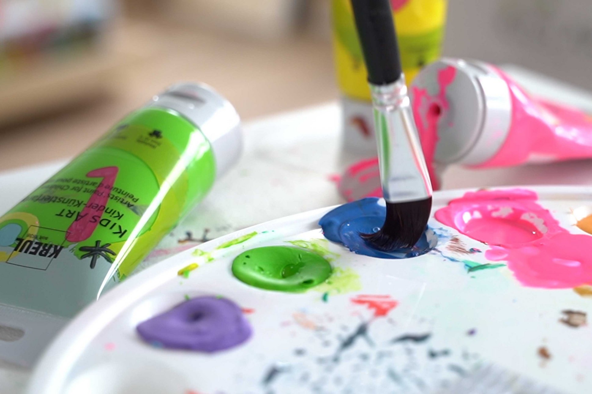 KREUL Kids Art Kinder Künstlerfarbe mit Palette und Pinsel