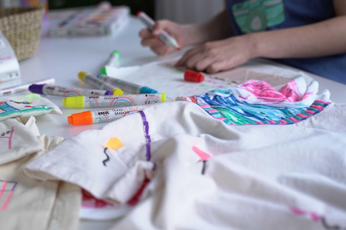 Geburtstags Aktion Spiel Basteln Stoff wenig erklären kreativ ohne Aufwand KREUL Textil Marker Junior Set