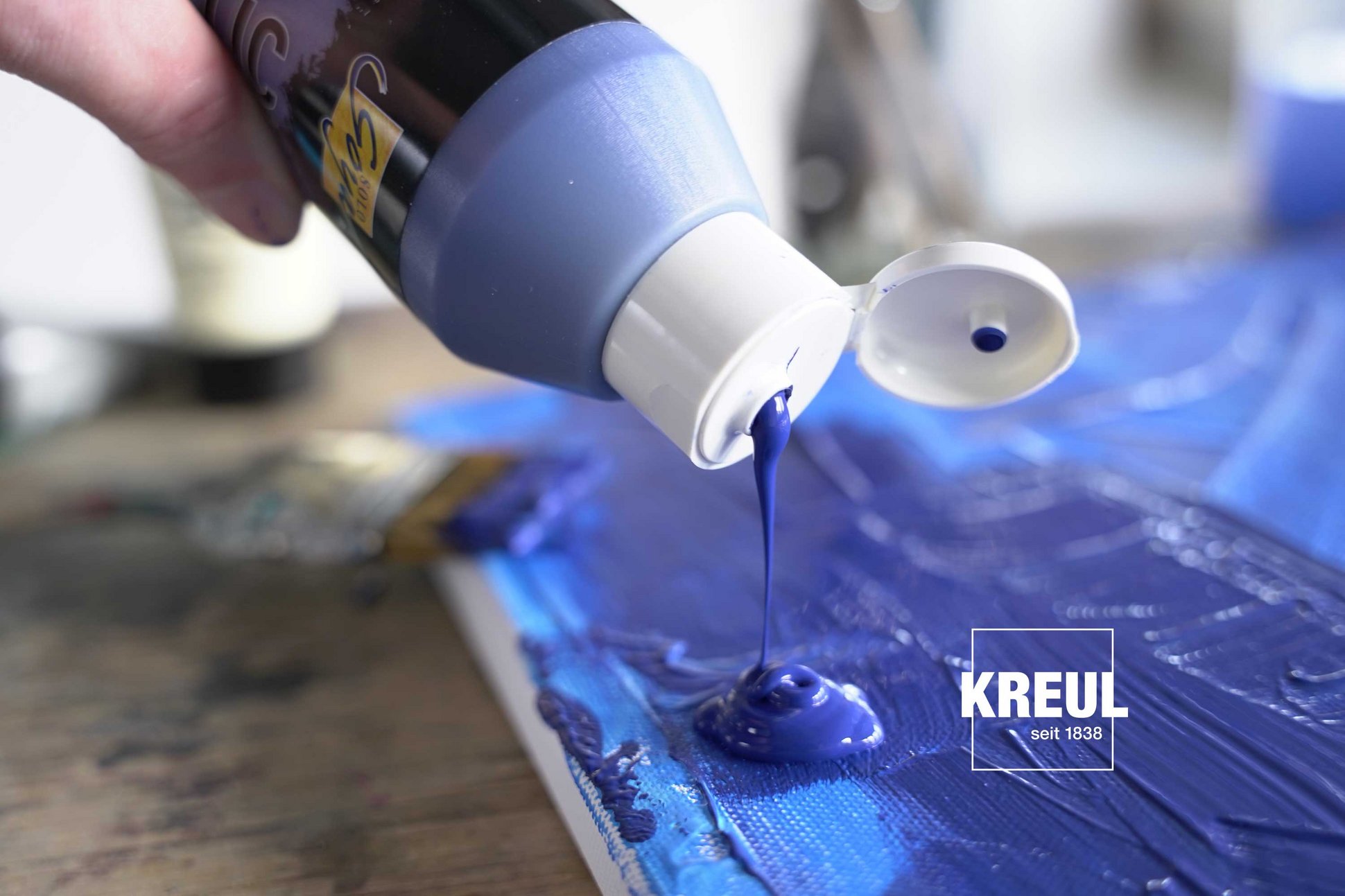 KREUL Farbflasche SOLO GOYA Acrylic Blau auf Leinwand giessen