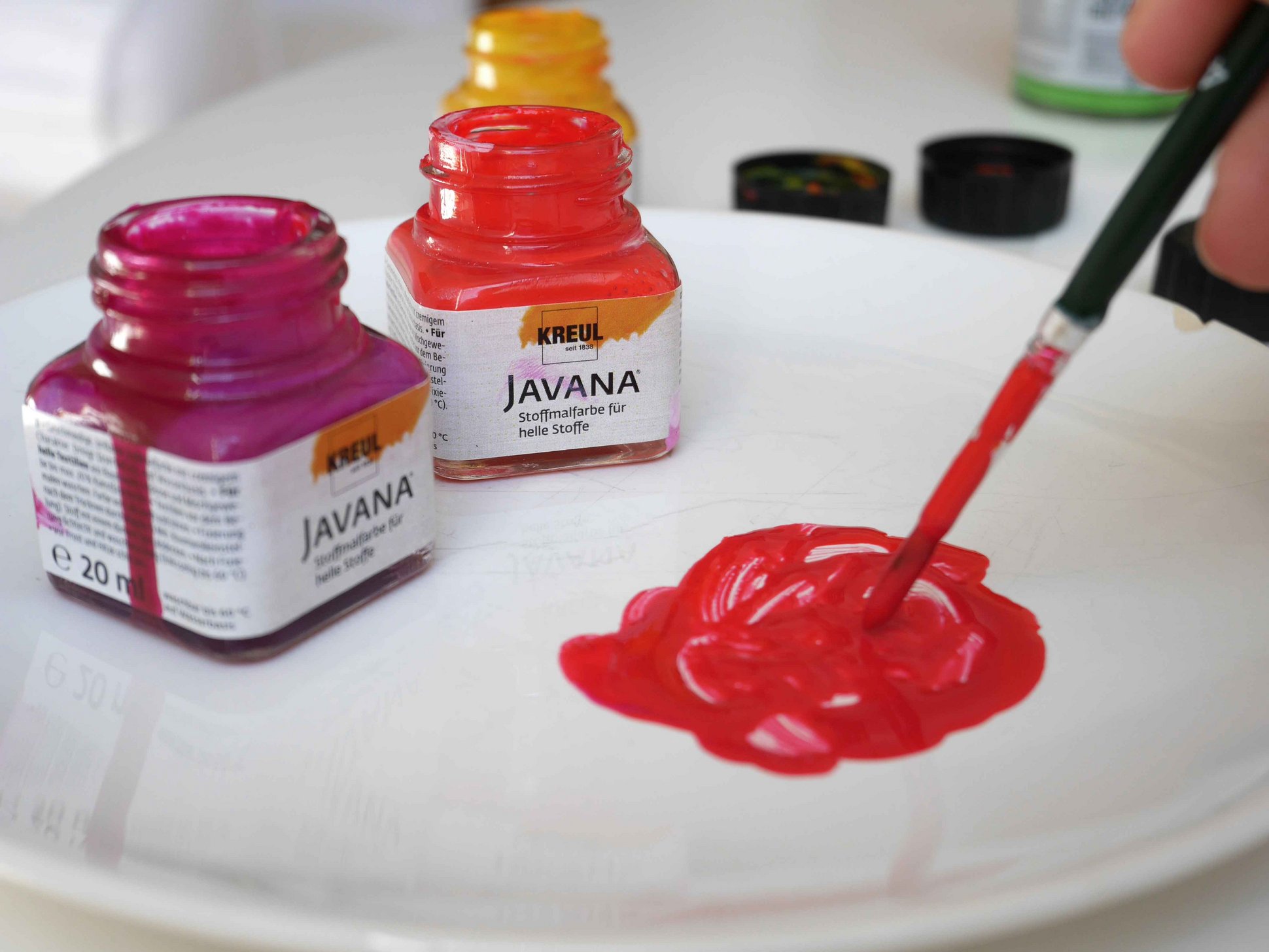 KREUL Stoff Farbe anmalen gestalten Rot Pinsel DIY 