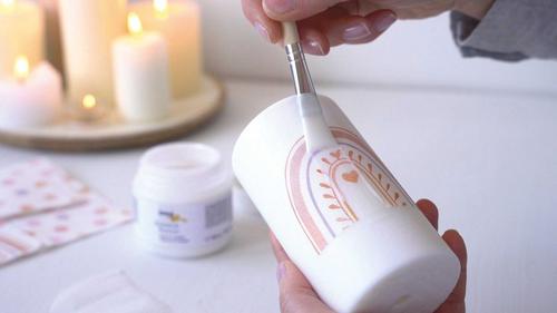 Kerze mit Serviettenmotiv und KREUL Candle Potch bekleben