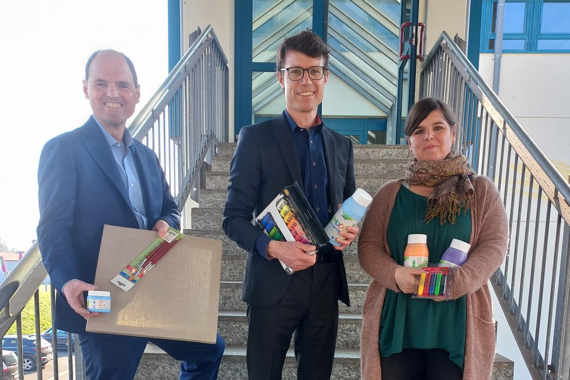 KREUL Hawranek Hofmann Hilfe Spenden Aktion Adelsdorf Farben Kisten