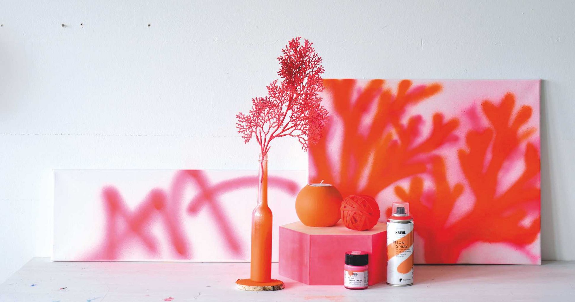 Abstrakte Kunst mit KREUL Farbspray in Neonpink