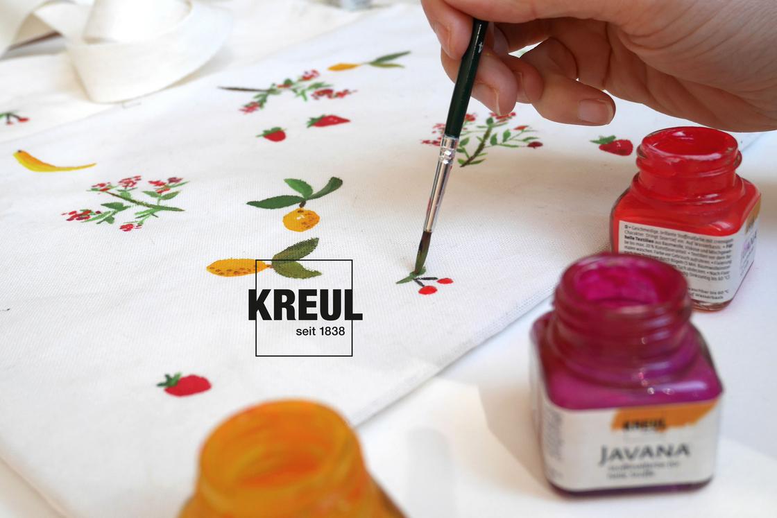 Malen mit KREUL Javana Stoffmalfarben für helle Stoffe auf weißem Stoff