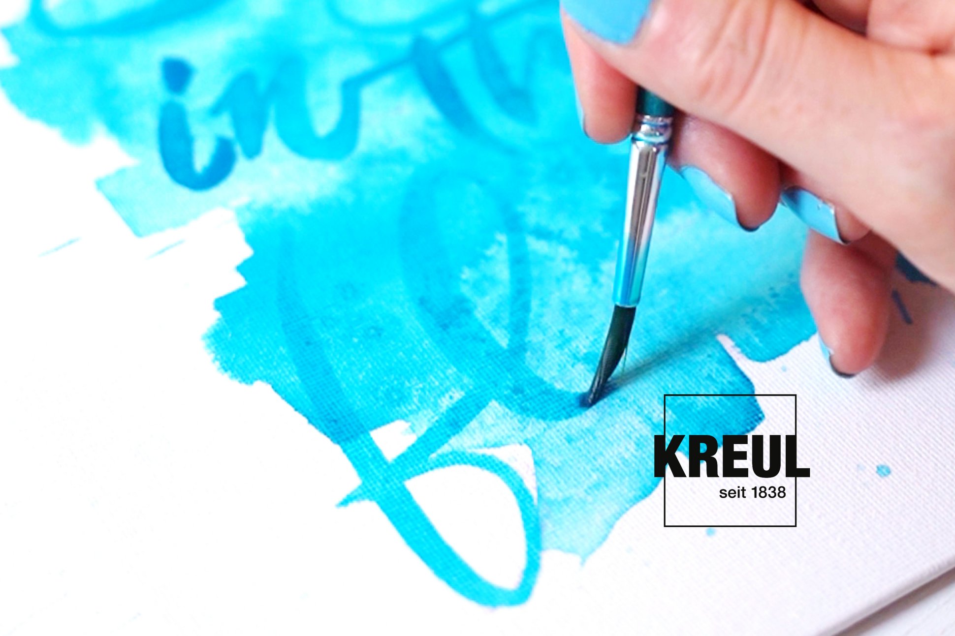 Watercolor Lettering Step by Step Tipp Idee Inspiration Buchstaben verzieren türkisblau Sommer kreativ einfach Buchstaben malen mit dem Pinsel und türkisblauer KREUL Seidenmalfarbe