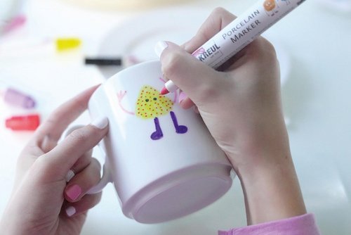 Kind bemalt Tasse mit Porzellanstift von KREUL