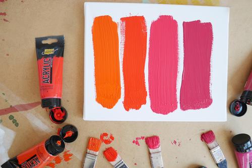 Rote Farbaufstriche mit SOLO GOYA Acrylic