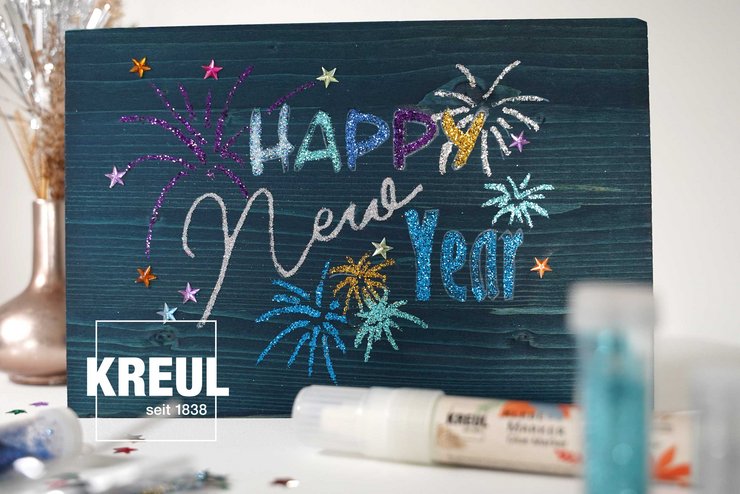 Handlettering KREUL Klebe Marker Glitzer Happy New Year Glitter Lettering auf Tafel
