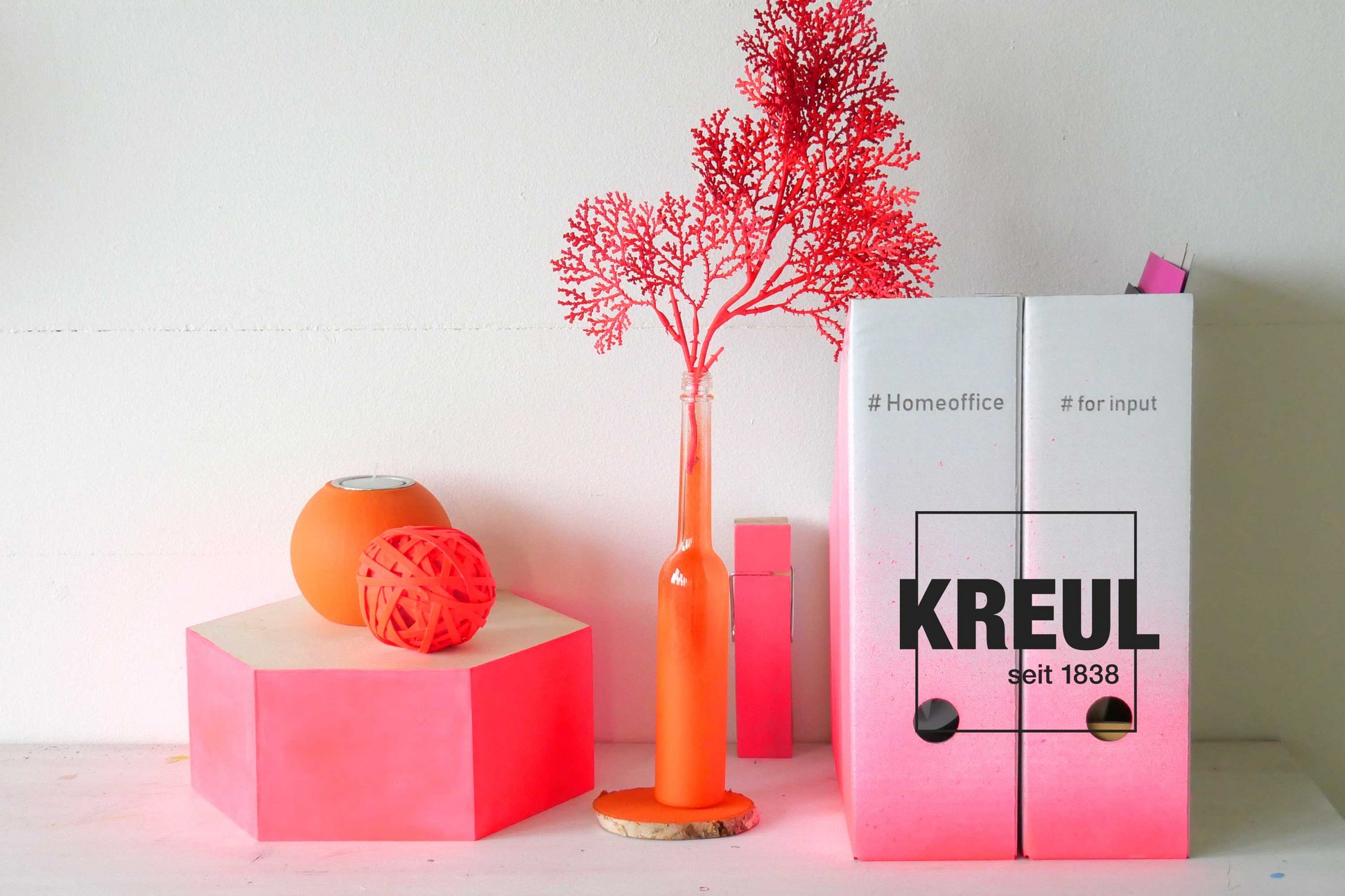 Home Office Deko in Orange und Neonpink mit KREUL Farben