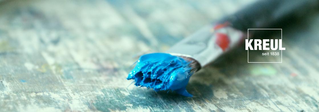 Türkisblau mit Weiß oder Silber
