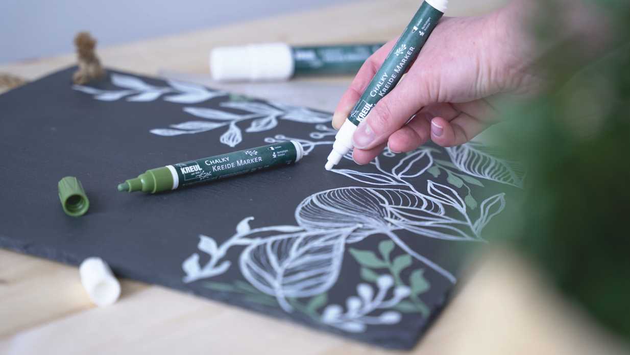 KREUL Kreide Marker Tafel bemalen mit Blätter Blumen folrales Muster